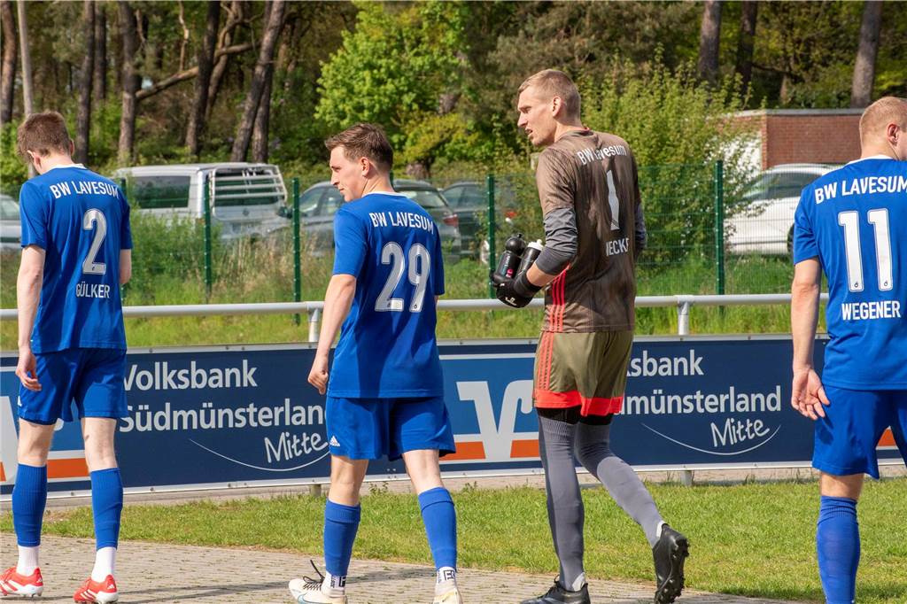 Dank zwei ganz später Tore in der Nachspielzeit sicherte sich BW Lavesum gegen SuS Hochmoor doch noch einen Punkt. Endstand: 3:3.