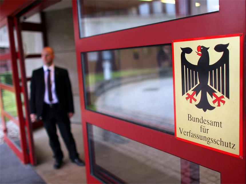 Fall NSU: Weitere V-Mann-Enttarnung befürchtet «Dann können wir nur noch im Dunkeln tappen»: Bundesamt für Verfassungsschutz. Foto: Oliver Berg/Archiv