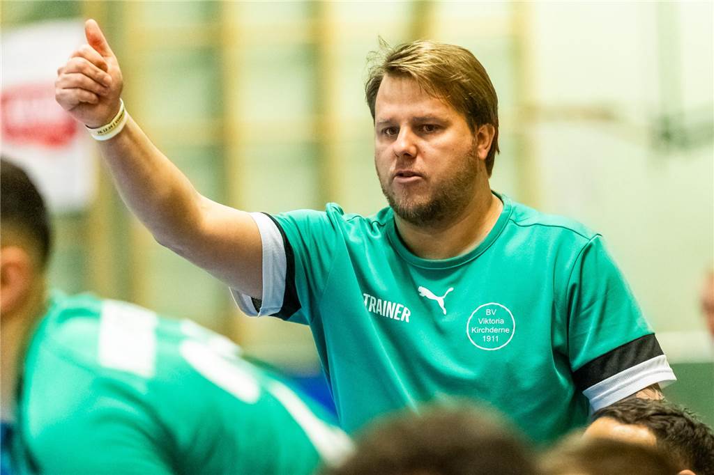 Kim bleibt Trainer in Huckarde Danny Bredehorn coacht.