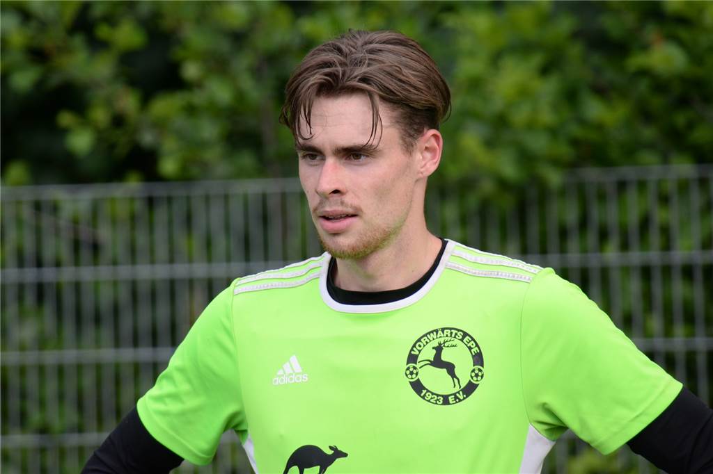 Torhüter Danté Warner nach Schädelbruch wieder zurück im Training Dante Warner will im neuen Jahr wieder angreifen bei Vorwärts Epe. Er hat seinen Vertrag gerade verlängert.