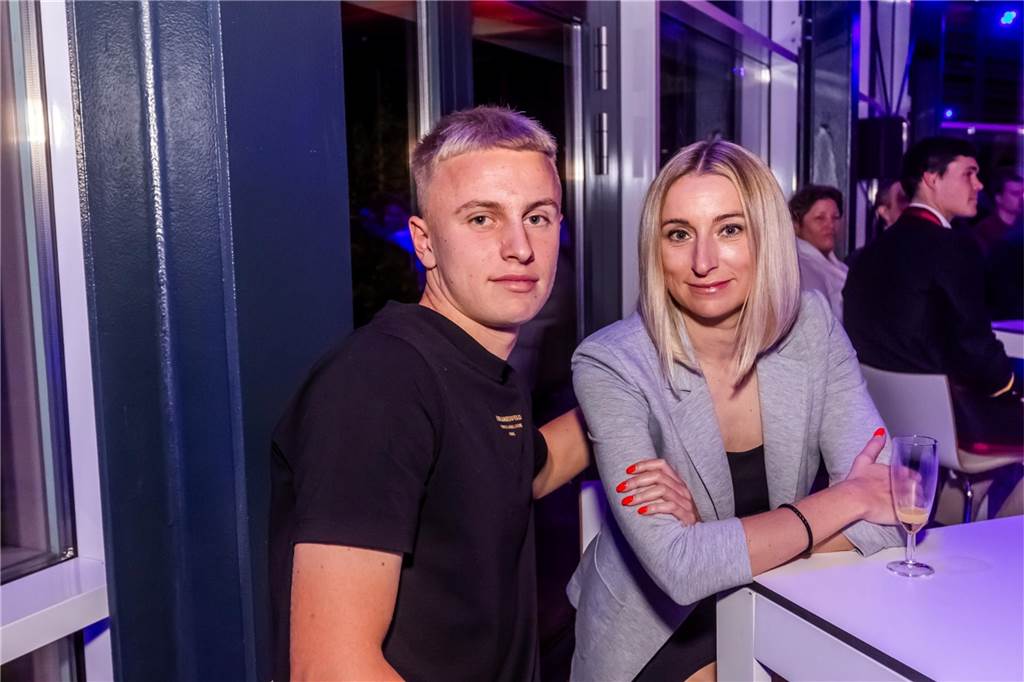 Danylo Krevsun und Yuliya Krevsun posieren für ein Foto.