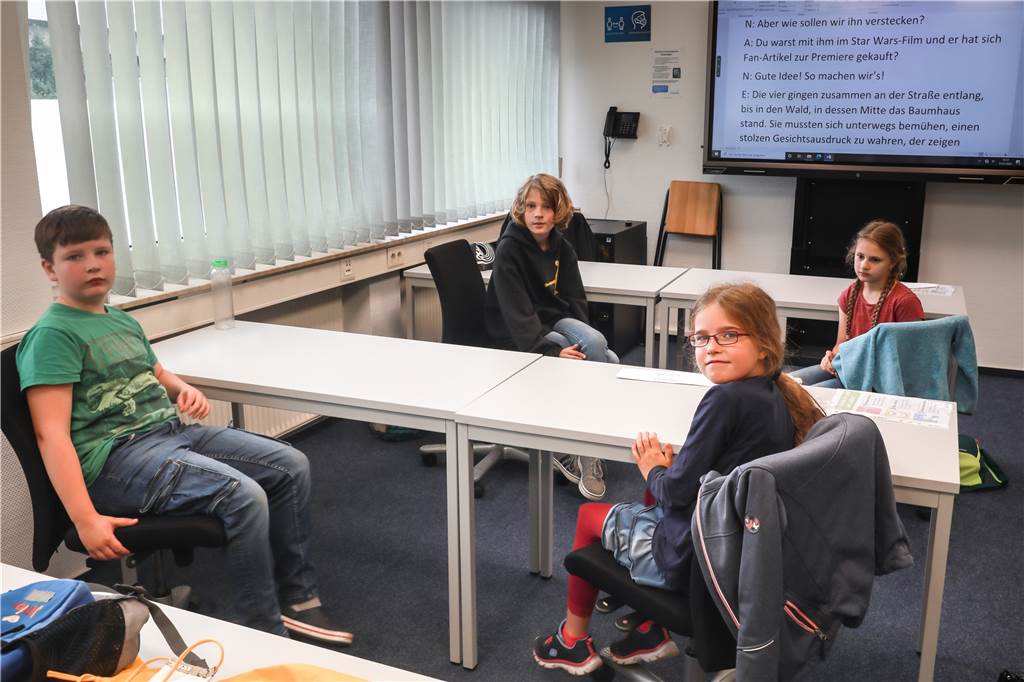 Kinder produzieren eigenes Hörspiel mit Star-Wars-Bösewicht Darius, Liam, Emilia und Mina (v.l.) sind sehr gespannt.