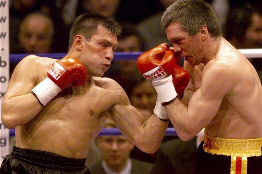 Michalczewski nullt: Wenn der „Tiger“ zum Löwen wird Dariusz Michalczewski (l) boxt im Juni 2000 in Hannover gegen Graciano Rocchigiani. Foto: Rainer Jensen