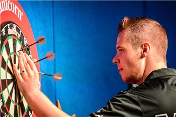 Darts-Profi Max Hopp hat die German Open gewonnen. Foto: Thomas Eisenhuth