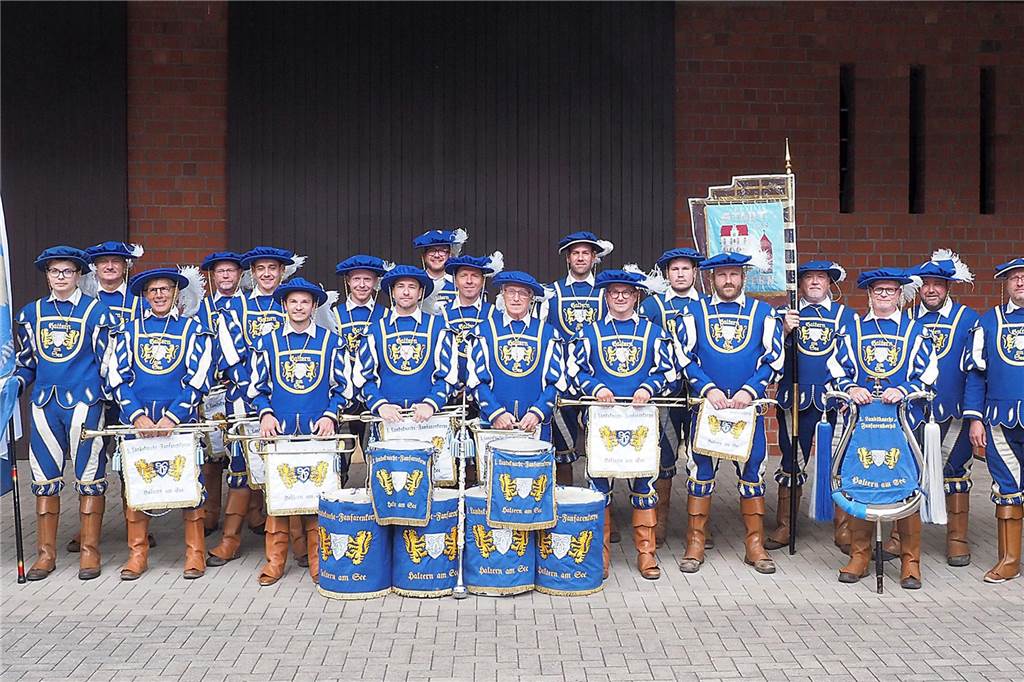 Das 1. Landsknecht Fanfarenkorps Haltern am See wurde im Dezember 1956 gegründet. "Wir pflegen die "reine Fanfarenmusik", das heißt wir spielen ausschließlich auf Naturtoninstrumenten. Wir nehmen an verschiedenen Veranstaltungen teil wie z. B Schützenfeste, Karnevalsumzüge, Geburtstage."
