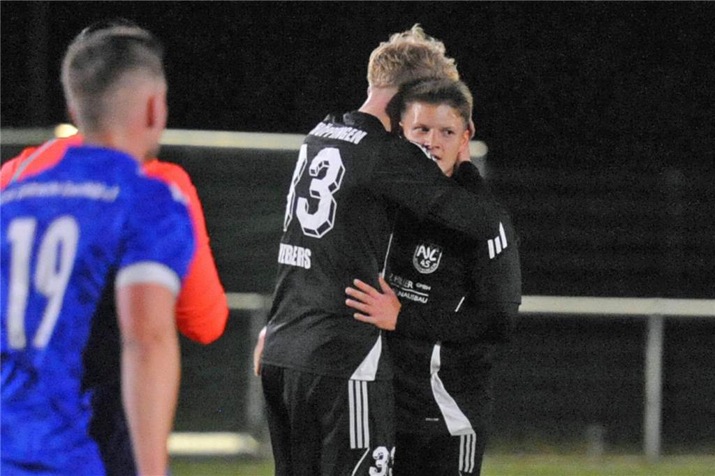 ASC Schöppingen schießt DJK Coesfeld ab: TG Almsick schreibt Pokalmärchen Das 1:0 von Lucas Küper leitete den Schöppinger Kantersieg gegen die DJK Coesfeld ein.