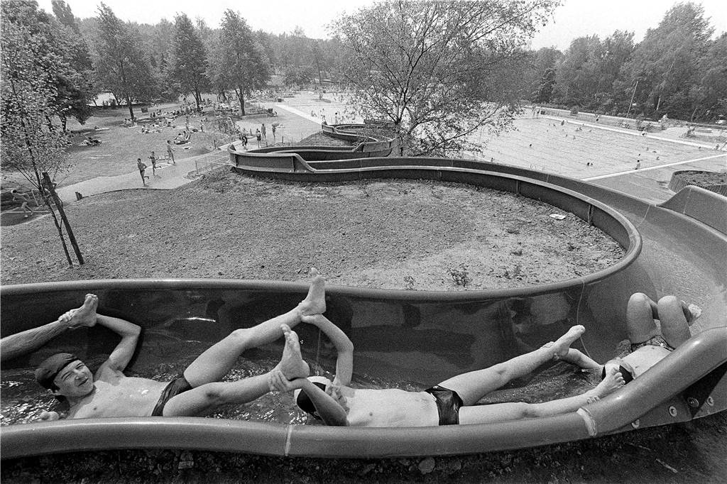 Das 1956 eröffnete Freibad Cappenberger See erlebte am 6. Juni 1982 seinen Neustart. Die besondere Attraktion ist seitdem die 75 Meter lange Rutsche. Die Wiedereröffnung wurde mit vielen Gästen gefeiert.