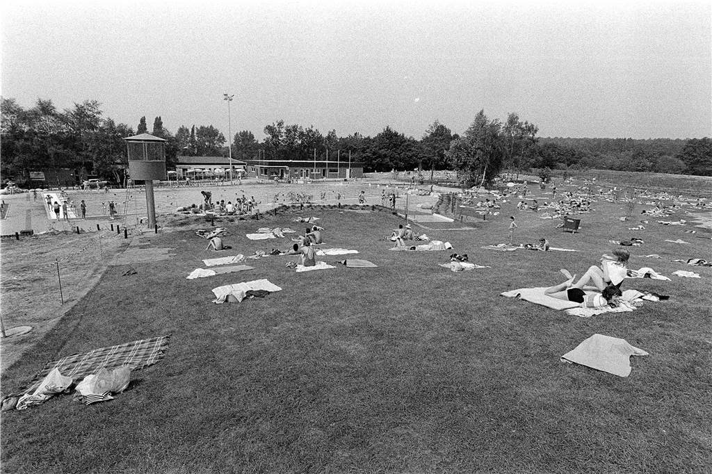 Das 1956 eröffnete Freibad Cappenberger See erlebte am 6. Juni 1982 seinen Neustart. Die besondere Attraktion ist seitdem die 75 Meter lange Rutsche. Die Wiedereröffnung wurde mit vielen Gästen gefeiert.