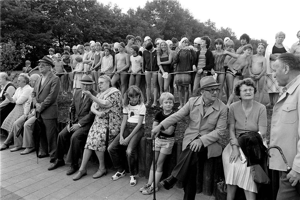 Das 1956 eröffnete Freibad Cappenberger See erlebte am 6. Juni 1982 seinen Neustart. Die besondere Attraktion ist seitdem die 75 Meter lange Rutsche. Die Wiedereröffnung wurde mit vielen Gästen gefeiert.