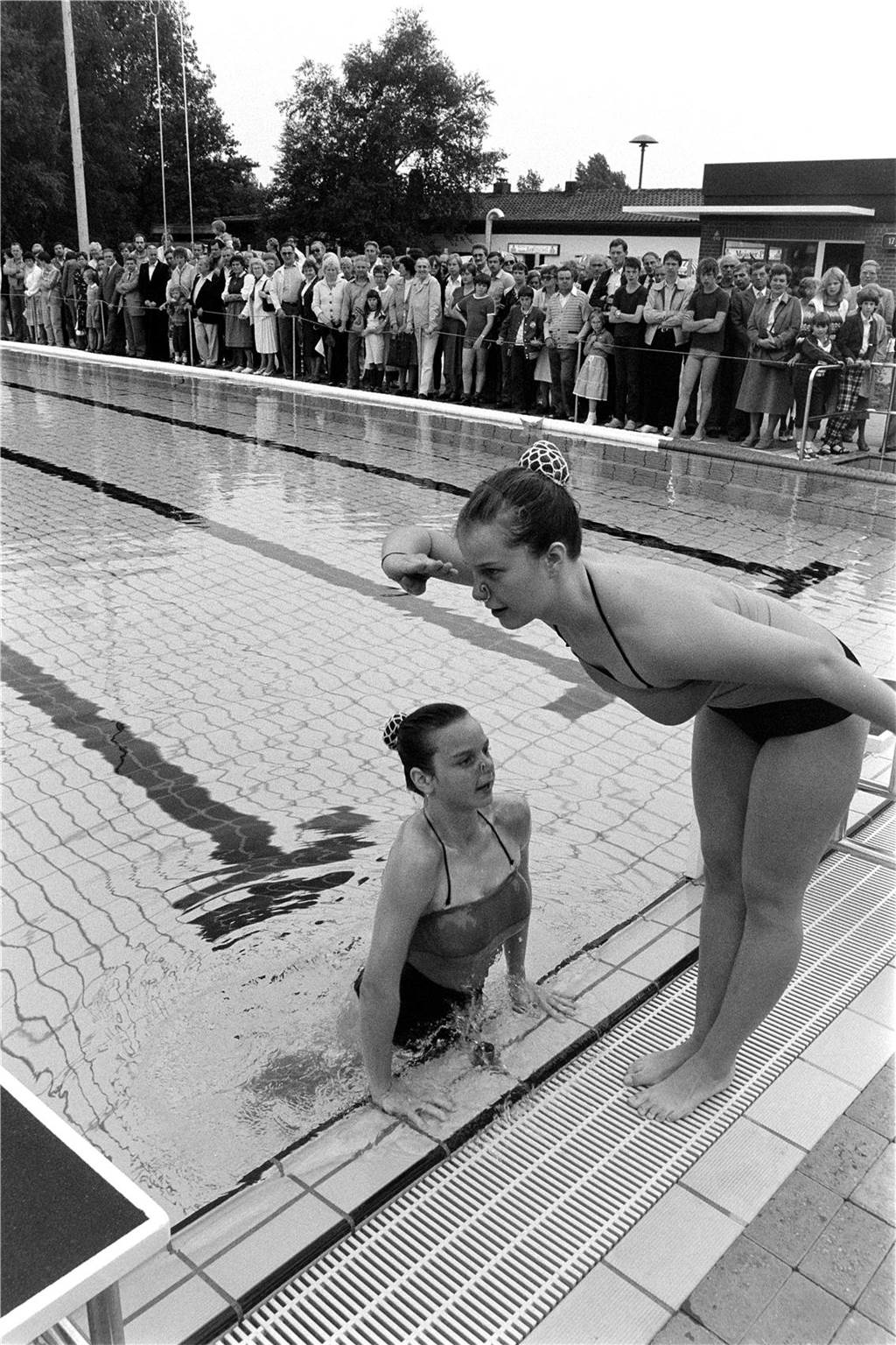 Das 1956 eröffnete Freibad Cappenberger See erlebte am 6. Juni 1982 seinen Neustart. Die besondere Attraktion ist seitdem die 75 Meter lange Rutsche. Die Wiedereröffnung wurde mit vielen Gästen gefeiert.