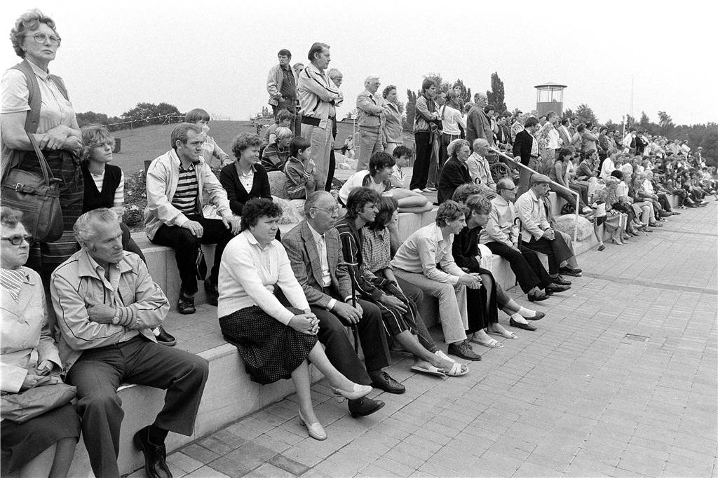 Das 1956 eröffnete Freibad Cappenberger See erlebte am 6. Juni 1982 seinen Neustart. Die besondere Attraktion ist seitdem die 75 Meter lange Rutsche. Die Wiedereröffnung wurde mit vielen Gästen gefeiert.
