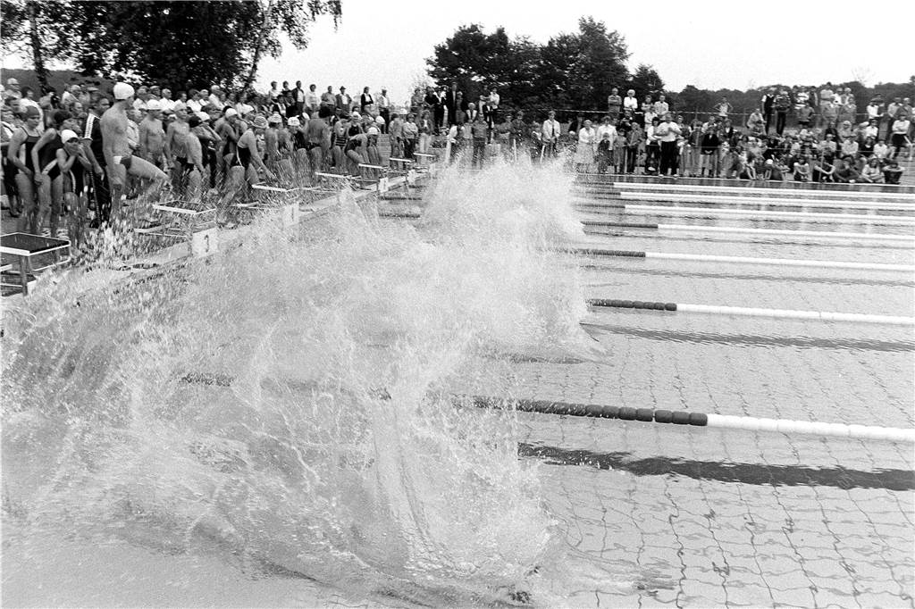Das 1956 eröffnete Freibad Cappenberger See erlebte am 6. Juni 1982 seinen Neustart. Die besondere Attraktion ist seitdem die 75 Meter lange Rutsche. Die Wiedereröffnung wurde mit vielen Gästen gefeiert.