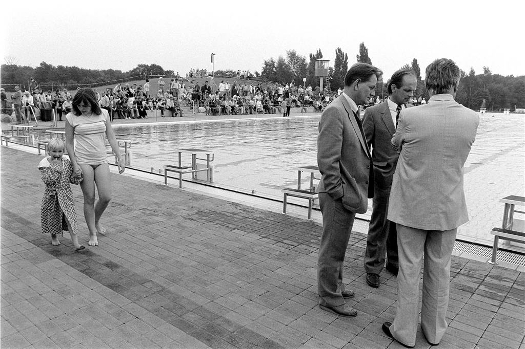 Das 1956 eröffnete Freibad Cappenberger See erlebte am 6. Juni 1982 seinen Neustart. Die besondere Attraktion ist seitdem die 75 Meter lange Rutsche. Die Wiedereröffnung wurde mit vielen Gästen gefeiert.