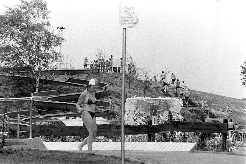 Das 1956 eröffnete Freibad Cappenberger See erlebte am 6. Juni 1982 seinen Neustart. Die besondere Attraktion ist seitdem die 75 Meter lange Rutsche. Die Wiedereröffnung wurde mit vielen Gästen gefeiert.