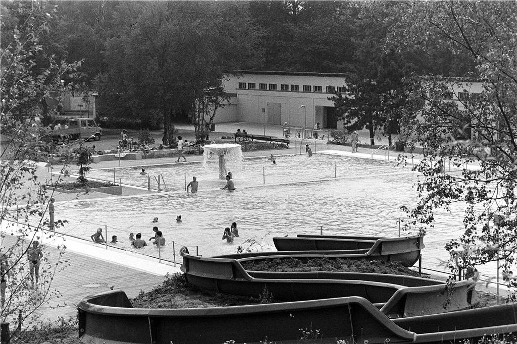 Das 1956 eröffnete Freibad Cappenberger See erlebte am 6. Juni 1982 seinen Neustart. Die besondere Attraktion ist seitdem die 75 Meter lange Rutsche. Die Wiedereröffnung wurde mit vielen Gästen gefeiert.