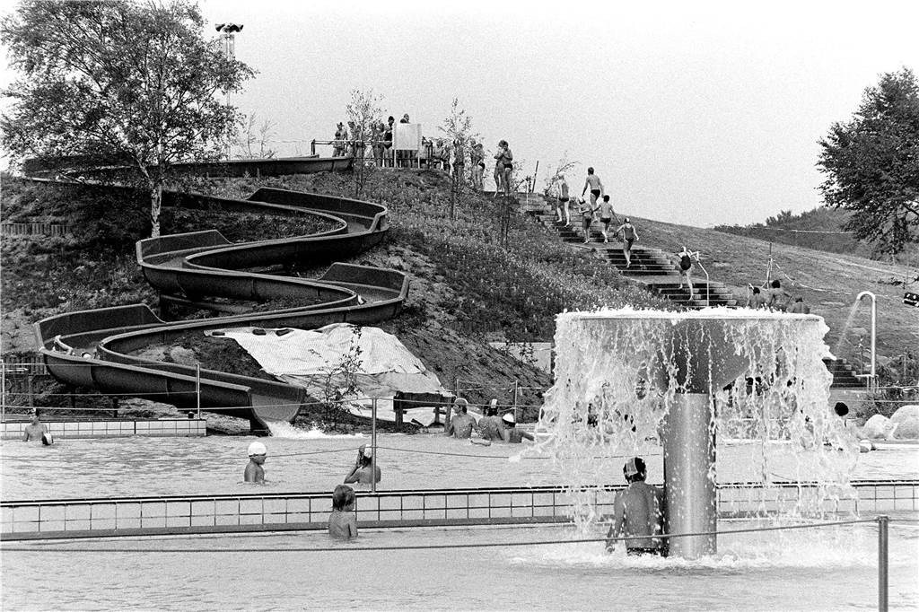 Das 1956 eröffnete Freibad Cappenberger See erlebte am 6. Juni 1982 seinen Neustart. Die besondere Attraktion ist seitdem die 75 Meter lange Rutsche. Die Wiedereröffnung wurde mit vielen Gästen gefeiert.