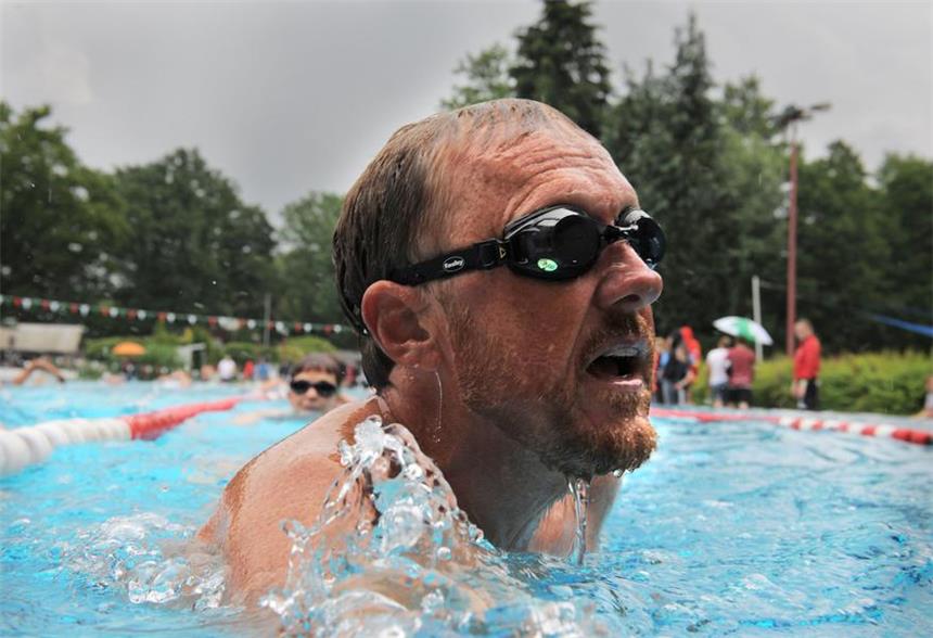 So war das 24-Stunden-Schwimmen in Ergste Das 24 Std Schwimmen der DLRG wurde pünklich um 15:00 Uhr im Elsebad gestartet.