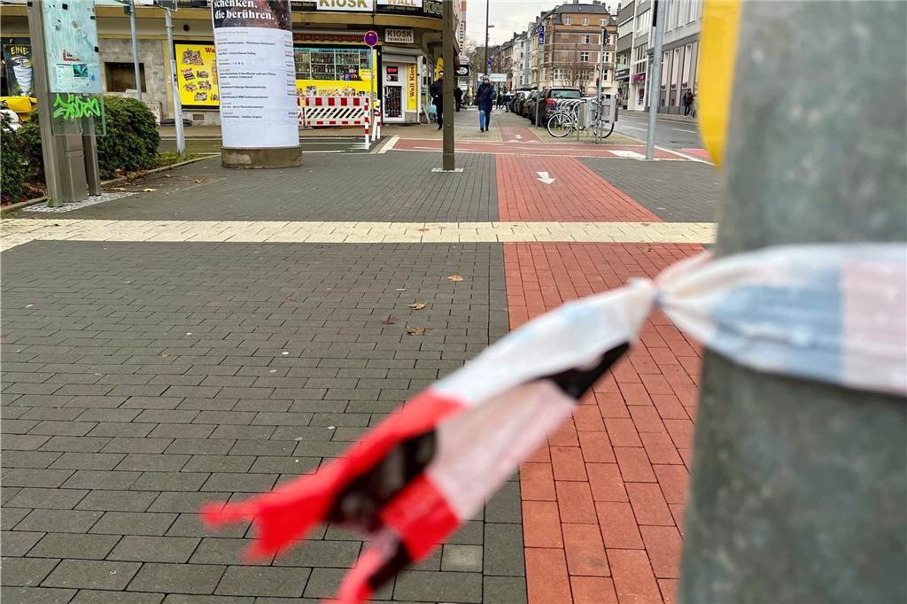 Jasmin (24) half nach tödlicher Attacke am Wall Das 34-jährige Opfer war auf dem Gehweg zwischen Ostwall und Kaiserstraße zusammengebrochen.