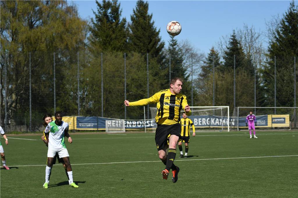 Spielszene aus der Partie zwischen SuS Kaiserau und VfR Sölde