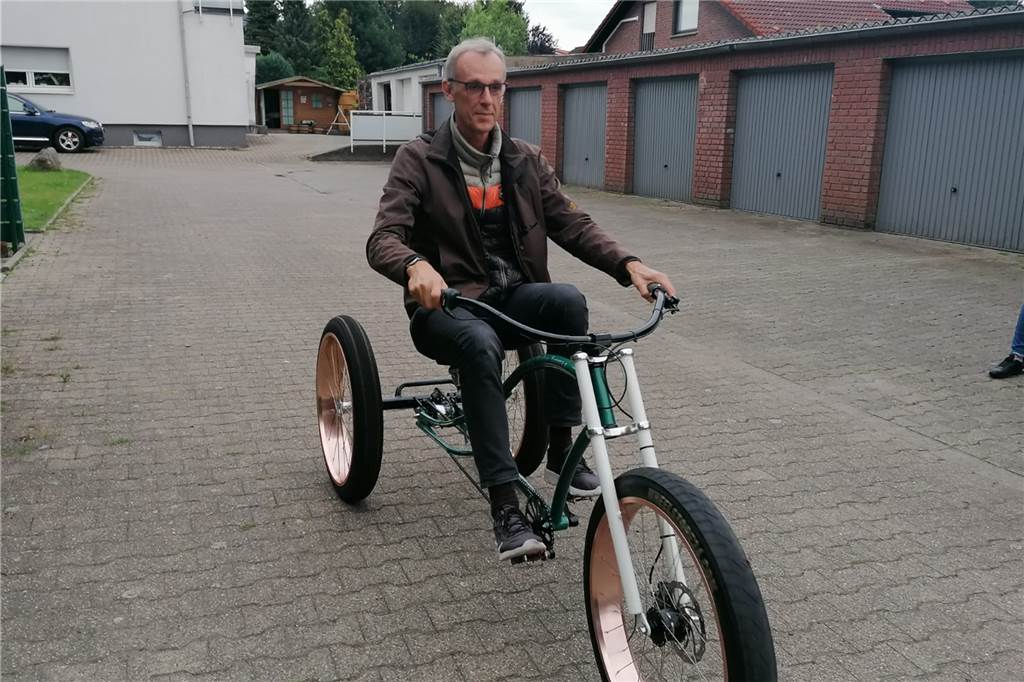 Mit Video: So fährt sich das Spaß-Mobil aus Werne mit drei Rädern Das 60 kg schwere Gefährt lässt sich erstaunlich leicht bewegen.