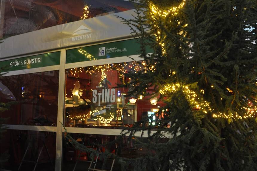 Jetzt geht’s los im großen Castroper Adventszelt - Das bringen die ersten Abende Das Adventszelt steht bereit: Zur Eröffnung spielt die Band Plan B.