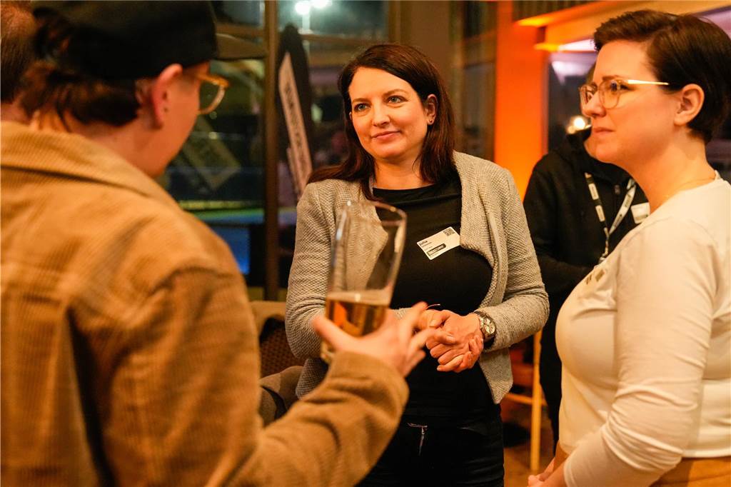 Das Afterwork-Event „Überstunde“ fand am Donnerstag (23.1.) in Toyka’s Bistro & Café, dem „Herzstück des größten Sportvereins Dortmunds – dem TSC Eintracht Dortmund“, wie es die Veranstalter formulieren, statt.