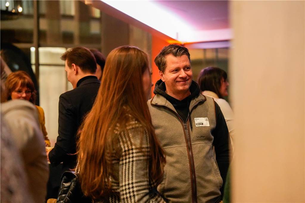 Das Afterwork-Event „Überstunde“ fand am Donnerstag (23.1.) in Toyka’s Bistro & Café, dem „Herzstück des größten Sportvereins Dortmunds – dem TSC Eintracht Dortmund“, wie es die Veranstalter formulieren, statt.
