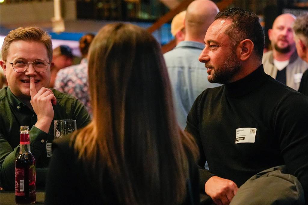 Das Afterwork-Event „Überstunde“ fand am Donnerstag (23.1.) in Toyka’s Bistro & Café, dem „Herzstück des größten Sportvereins Dortmunds – dem TSC Eintracht Dortmund“, wie es die Veranstalter formulieren, statt.