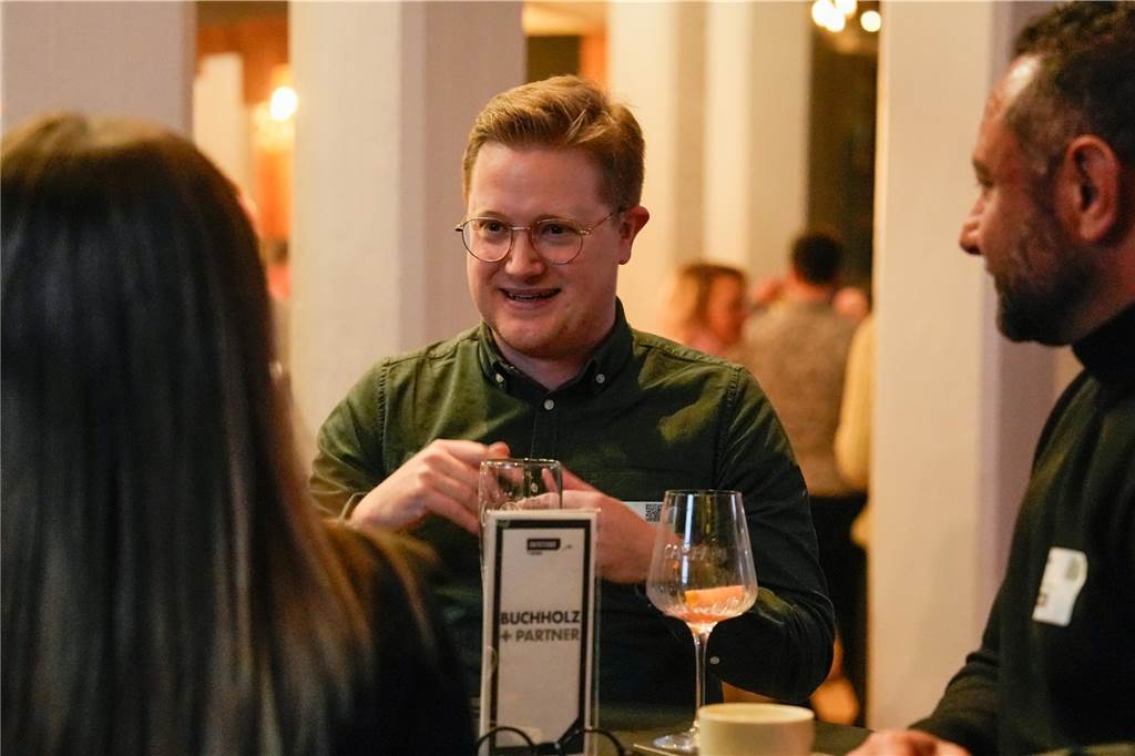 Das Afterwork-Event „Überstunde“ fand am Donnerstag (23.1.) in Toyka’s Bistro & Café, dem „Herzstück des größten Sportvereins Dortmunds – dem TSC Eintracht Dortmund“, wie es die Veranstalter formulieren, statt.