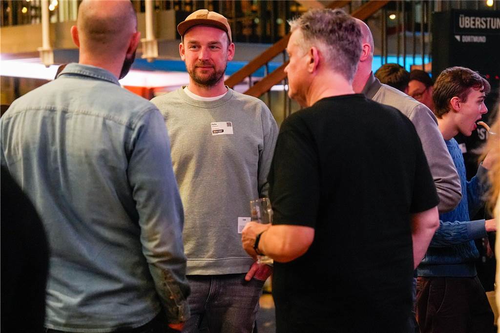 Das Afterwork-Event „Überstunde“ fand am Donnerstag (23.1.) in Toyka’s Bistro & Café, dem „Herzstück des größten Sportvereins Dortmunds – dem TSC Eintracht Dortmund“, wie es die Veranstalter formulieren, statt.