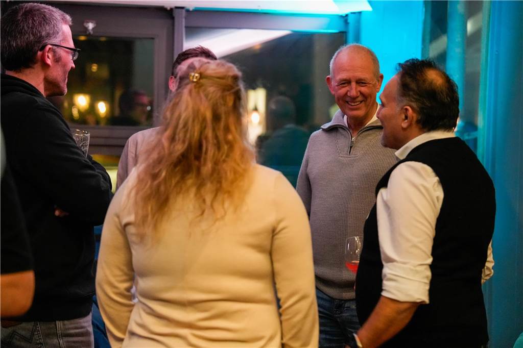 Das Afterwork-Event „Überstunde“ fand am Donnerstag (23.1.) in Toyka’s Bistro & Café, dem „Herzstück des größten Sportvereins Dortmunds – dem TSC Eintracht Dortmund“, wie es die Veranstalter formulieren, statt.