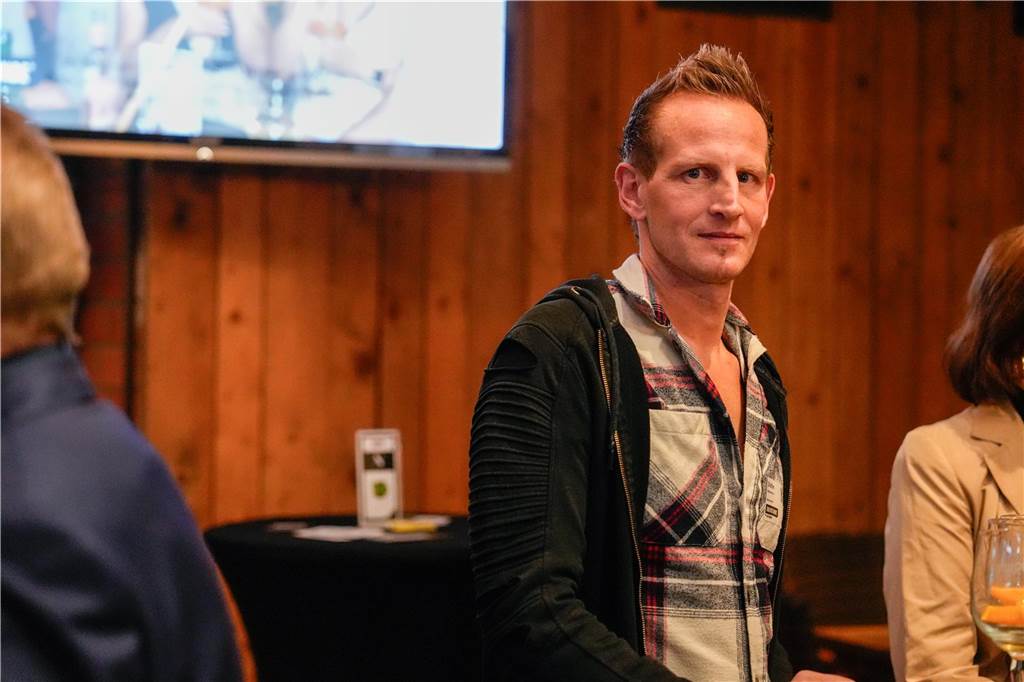 Das Afterwork-Event „Überstunde“ fand am Donnerstag (23.1.) in Toyka’s Bistro & Café, dem „Herzstück des größten Sportvereins Dortmunds – dem TSC Eintracht Dortmund“, wie es die Veranstalter formulieren, statt.