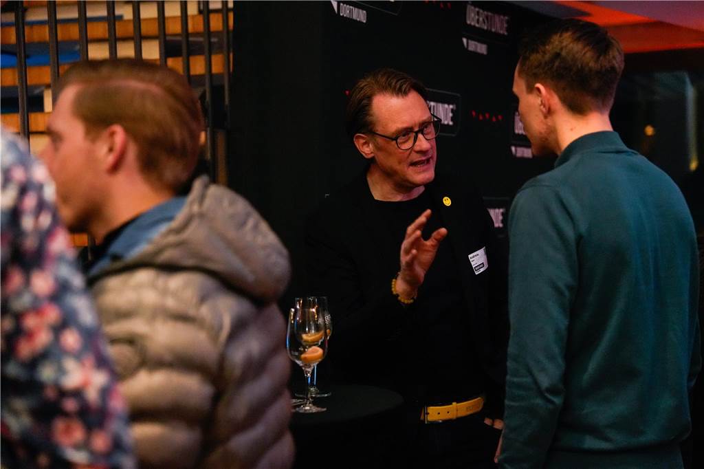 Das Afterwork-Event „Überstunde“ fand am Donnerstag (23.1.) in Toyka’s Bistro & Café, dem „Herzstück des größten Sportvereins Dortmunds – dem TSC Eintracht Dortmund“, wie es die Veranstalter formulieren, statt.