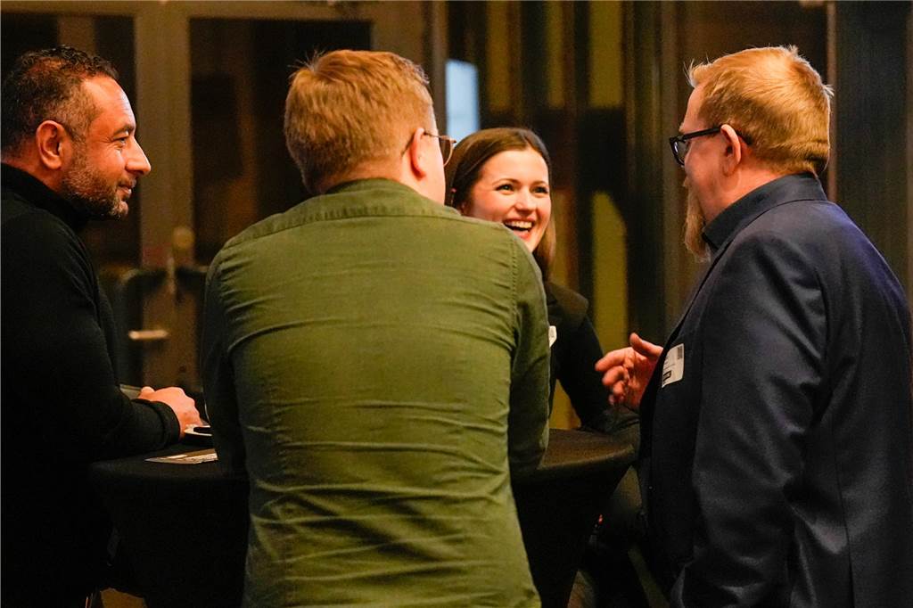 Das Afterwork-Event „Überstunde“ fand am Donnerstag (23.1.) in Toyka’s Bistro & Café, dem „Herzstück des größten Sportvereins Dortmunds – dem TSC Eintracht Dortmund“, wie es die Veranstalter formulieren, statt.