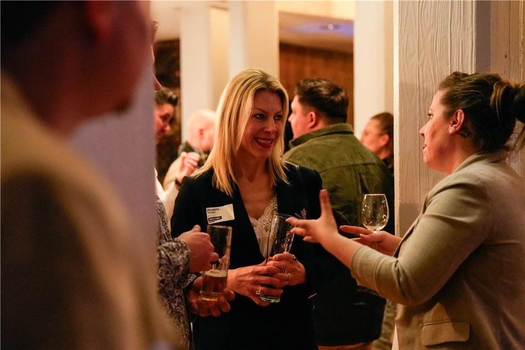Das Afterwork-Event „Überstunde“ fand am Donnerstag (23.1.) in Toyka’s Bistro & Café, dem „Herzstück des größten Sportvereins Dortmunds – dem TSC Eintracht Dortmund“, wie es die Veranstalter formulieren, statt.