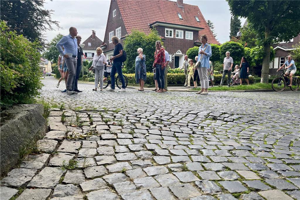 „Die Stadtkrone-Ost ist der Kern des Übels“: Ärger über Verkehr in der Gartenstadt Das alte Kopfsteinpflaster in der südlichen Gartenstadt wurde teils schon stark in Mitleidenschaft gezogen.