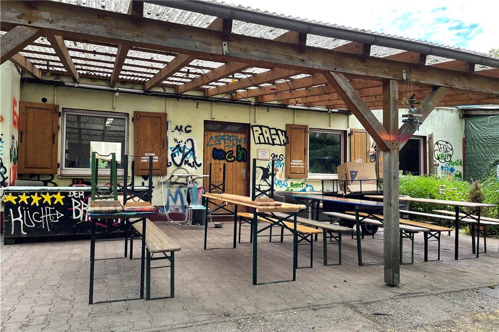 Das alte Marcel-Callo-Haus vor dem Abriss im Februar. Vorher hat die Jugendfreizeitstätte den Neubau nebenan auf dem Gelände direkt an der Schillerstraße bezogen.