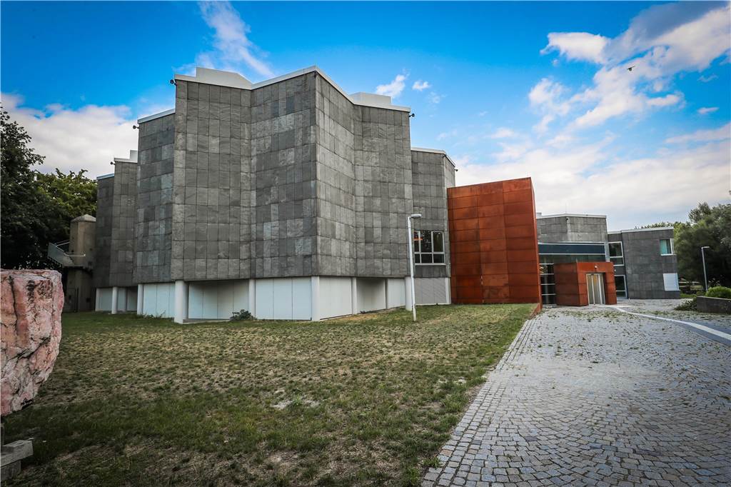 Corona-Krise: Große Wiedereröffnung des Naturmuseums geplatzt Das alte Naturkundemuseum am Fredenbaum wurde um einen Anbau für ein neues Foyer erweitert.