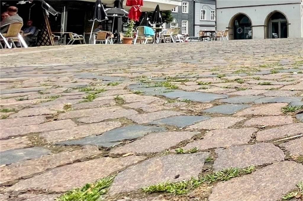 Haben die Schwerter Bürger keine Lust auf einen neuen Marktplatz? Das alte Pflaster auf dem Marktplatz ist ziemlich uneben. Aber kommt jetzt überhaupt ein neues?