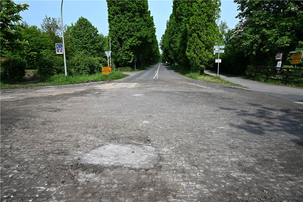 Bauarbeiten am Schloss Cappenberg: Riesenüberraschung unterm Asphalt Das Alter der Steine ist nicht bekannt, doch sie wecken einige Erinnerungen an alte Zeiten.