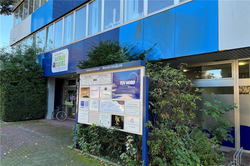 Amaro-Haus verkauft: Neuer Besitzer aus Recklinghausen hat große Pläne Das Amaro-Haus mit seiner blauen Fassade.