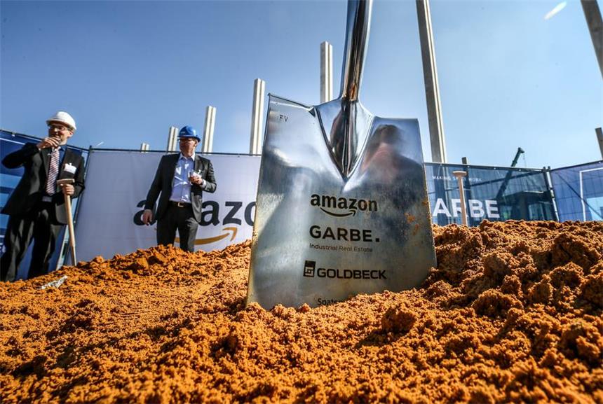 Amazon-Standort Dortmund wird größer als bekannt Das Amazon-Logistikzentrum Dortmund ist längst im Bau. Am Donnerstag gab es den verspäteten ersten Spatenstich.