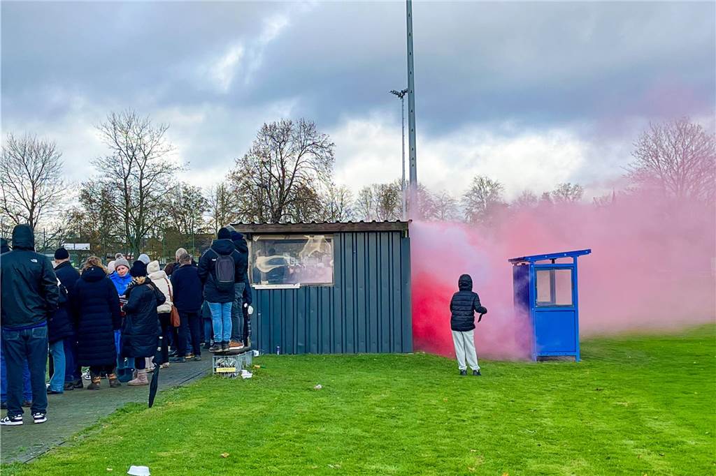 B-Junioren Finale : Erkenschwick gegen Schermbeck Das Anzünden von Rauchtöpfen am Spielfeldrand während des B-Jugendendspiels könnte für den SV Schermbeck noch Konsequenzen haben.