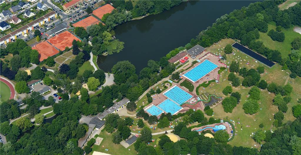 Ärger über Wohncontainer für Flüchtlinge am Freibad Cappenberger See Das Archivbild zeigt das Freibad Cappenberger See und dessen Umgebung aus der Vogelperspektive.