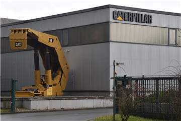 Das Archivbild zeigt den Eingang zum Firmengelände von Caterpillar in Lünen-Wethmar. 