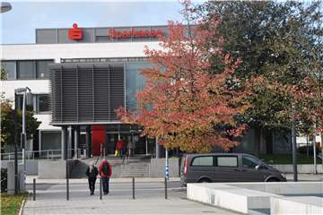 Das Archivbild zeigt die Sparkasse an der Lippe an ihrem Firmensitz in der Lüner City.