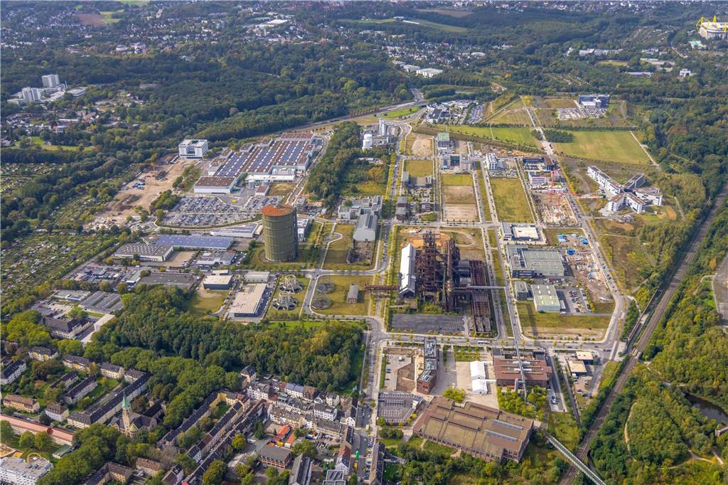 Ausländische Firmen streben ins Ruhrgebiet: „Viele gute Fachkräfte“ Das Areal Phoenix-West mit dem Hoesch-Gasometer und dem Wilo Park aus der Vogelperspektive. Die Strahlkraft des weltweit tätigen Pumpenherstellers Wilo sorgt nach Ansicht der IHK zu Dortmund dafür, dass der Standort auch ausländische Firmen anlockt.