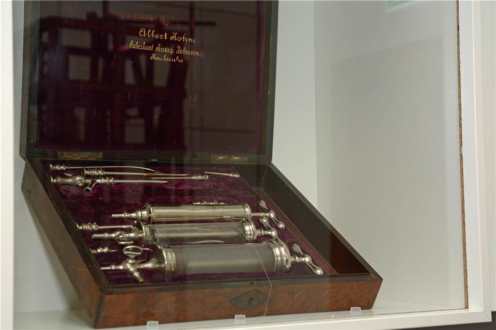 Das Arztbesteck von Dr. Hövener ist heute noch im Stadtmuseum zu sehen.