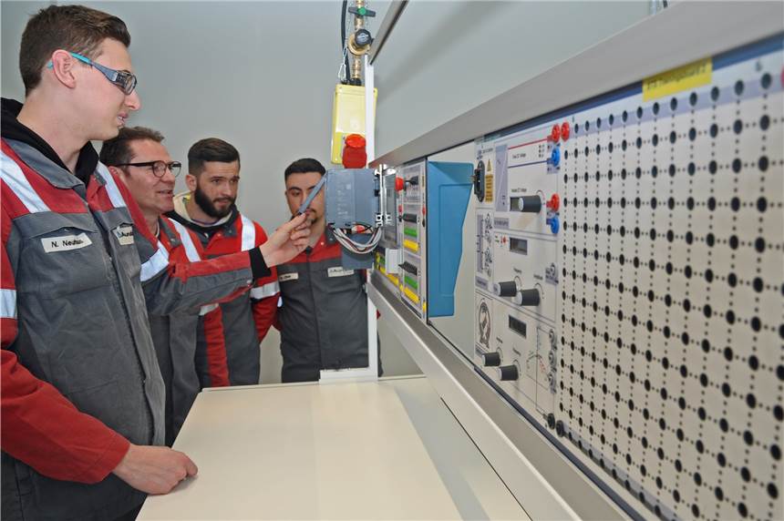 Nochmal 53 neue Azubis im September: Warum Lünen auf dem Ausbildungsmarkt die Ausnahme ist Das „Atasi“ ist das neue Ausbildungszentrum von Aurubis. Im Bereich Elektro sind in Lünen noch die meisten Ausbildungsstellen unbesetzt.