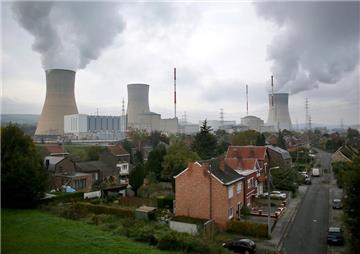 Das Atomkraftwerk Tihange liegt in unmittelbarer Nachbarschaft der Stadt Huy in Belgien.